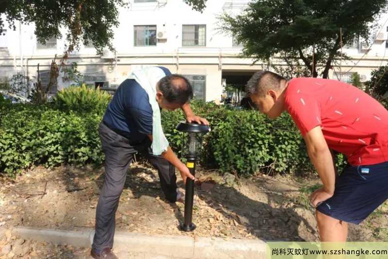 太陽(yáng)能滅蚊燈成為泰州防制病媒重要利器